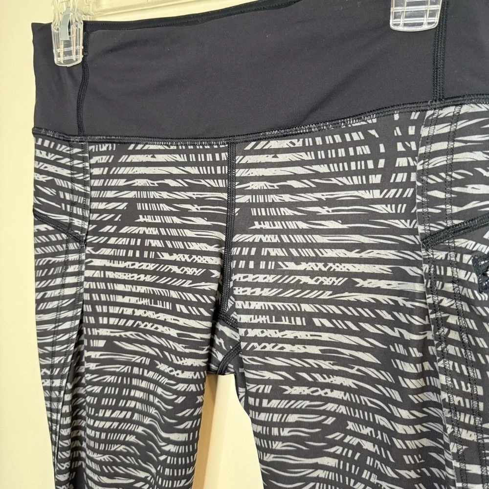LULULEMON Top Speed Crop *Full-On Luxtreme Stripe Play Slate Black/Black 17” 6